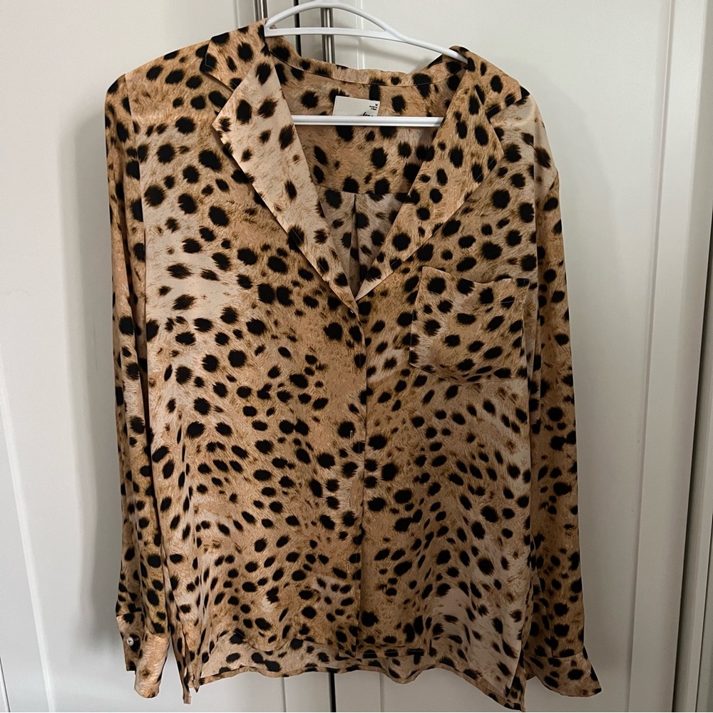 ✨Like New! ✨ Aritzia Cheetah Print Blouse- Size M